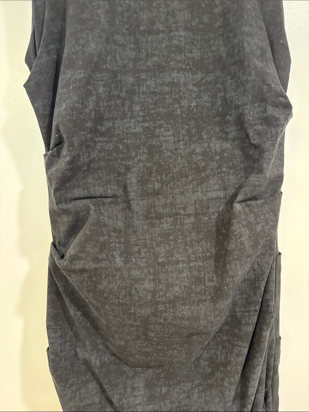 Classic Black Sleeveless Midi Dress - Picture 4 of 4
